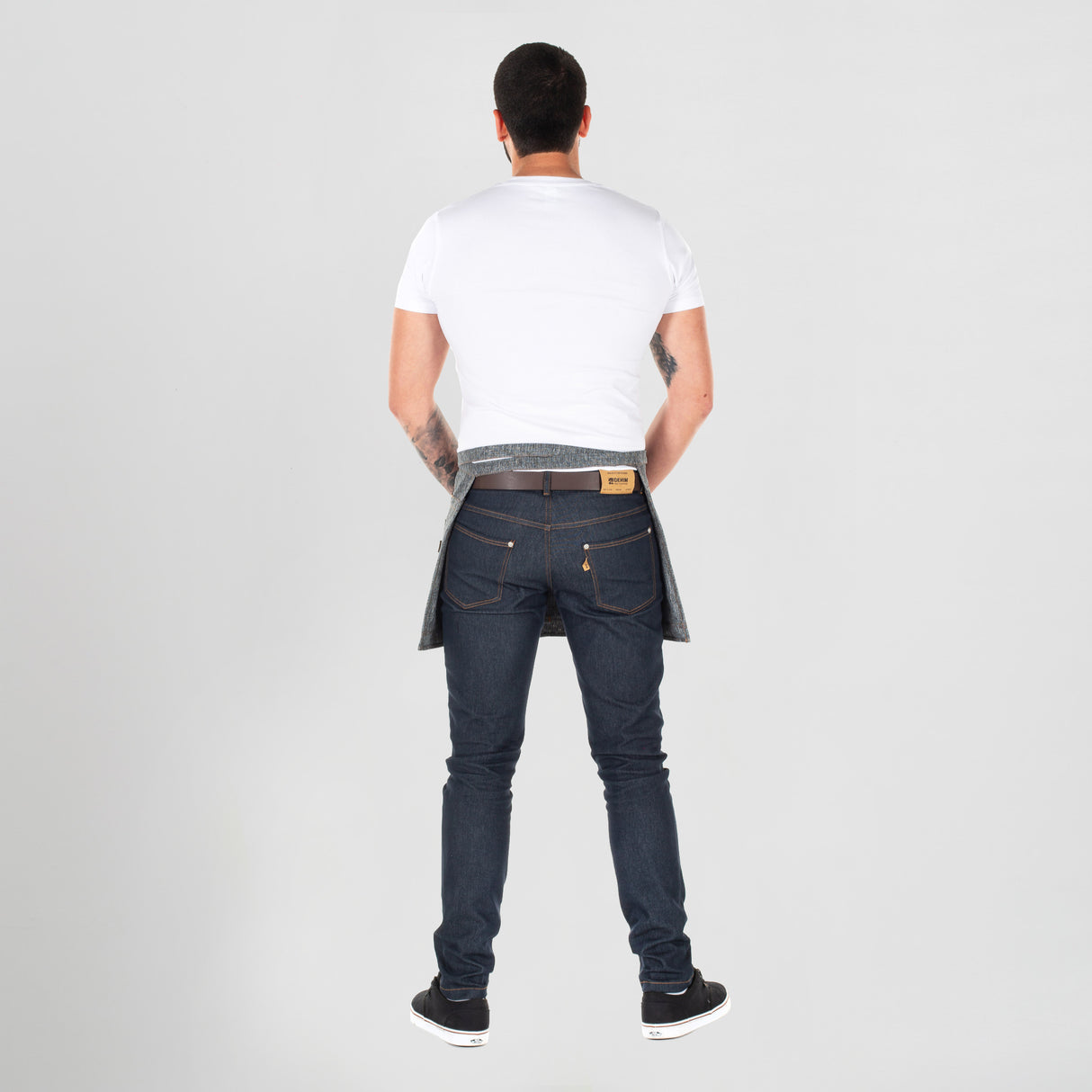 (148400-139-UD-1.jpg)