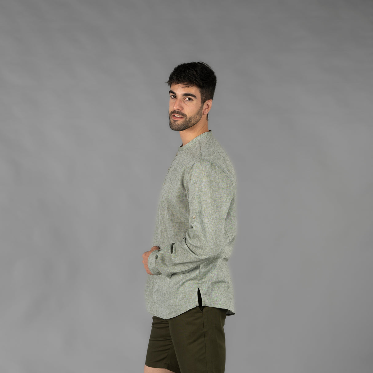 (210007-154-M-2.jpg)