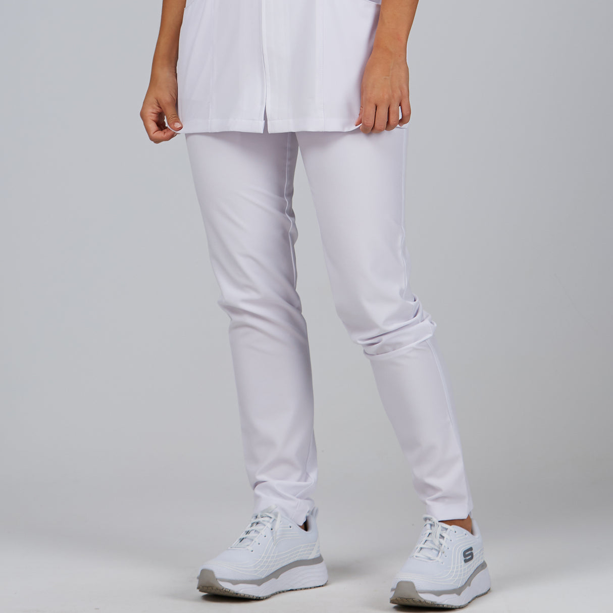 (704800-101-S-1.jpg)