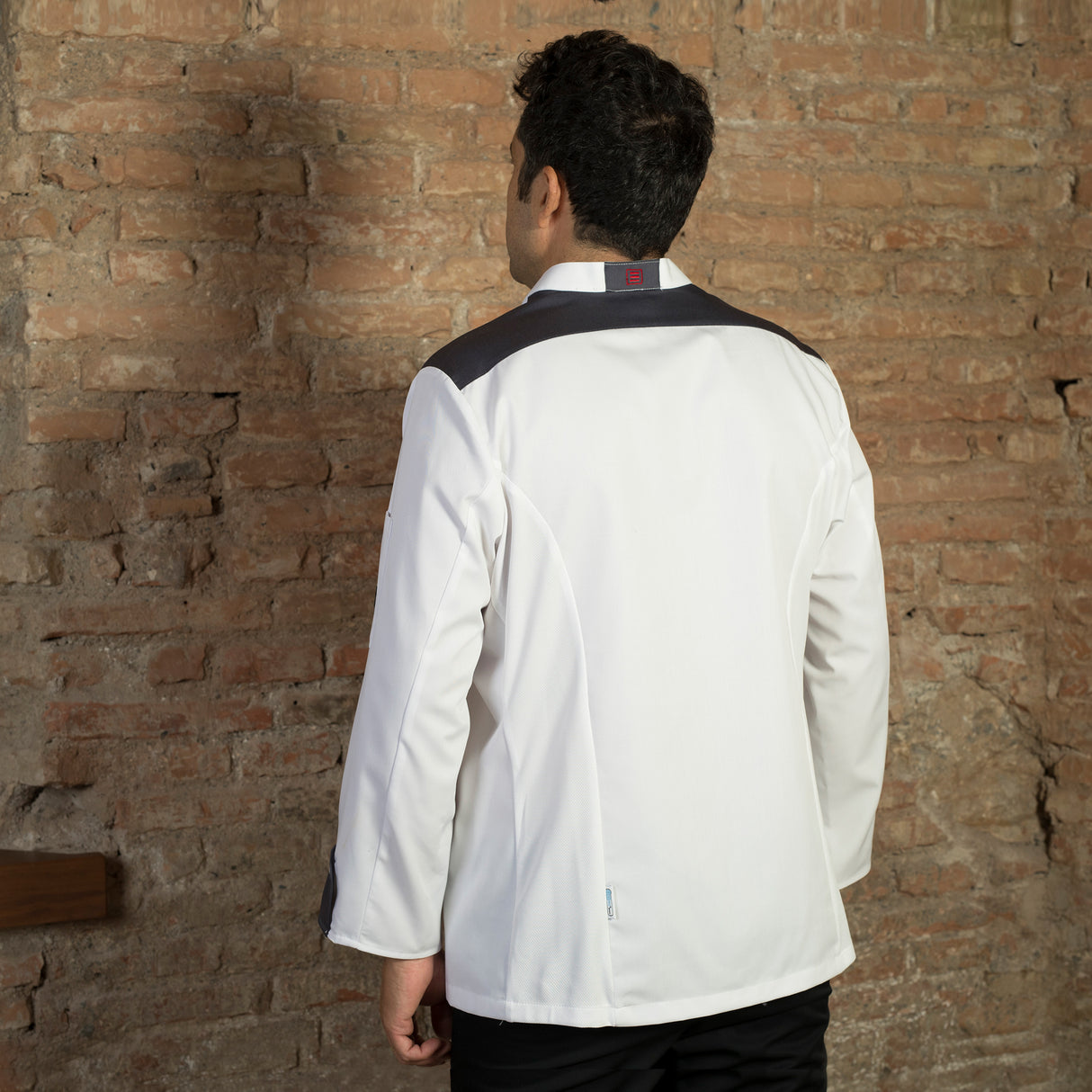 (933600-101-M-2.jpg)