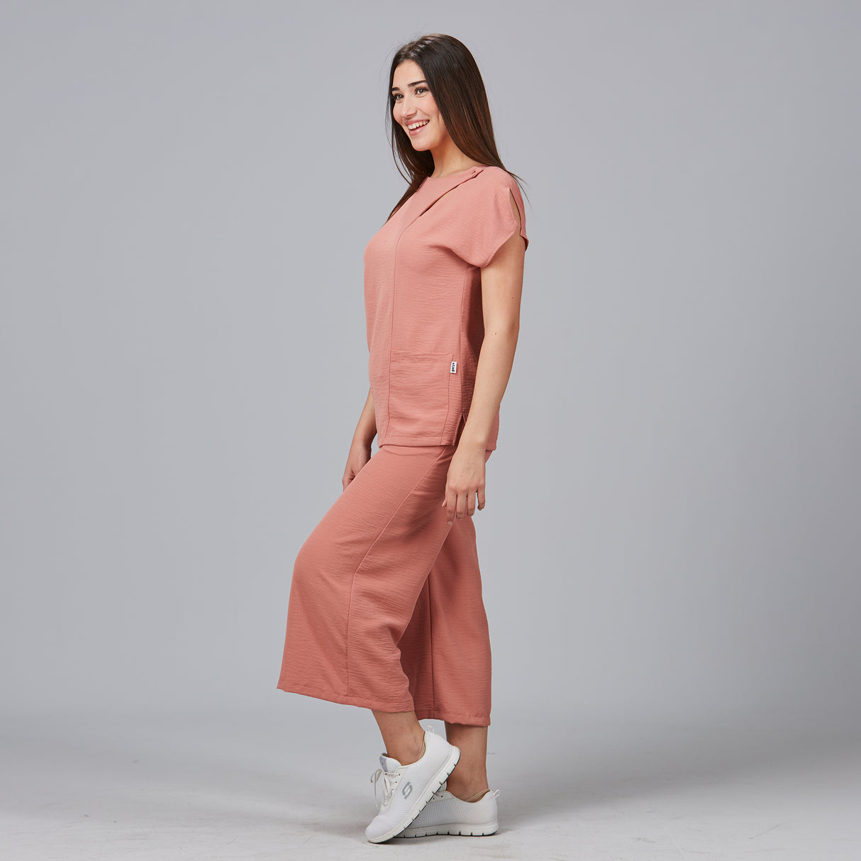 (600024-157-L-1.jpg)